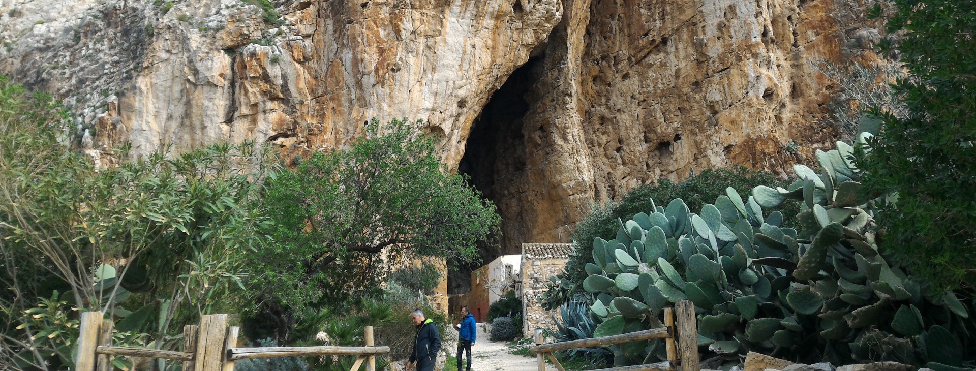 Grotte Mangiapane e Riserva Naturale Orientata Monte Cofano